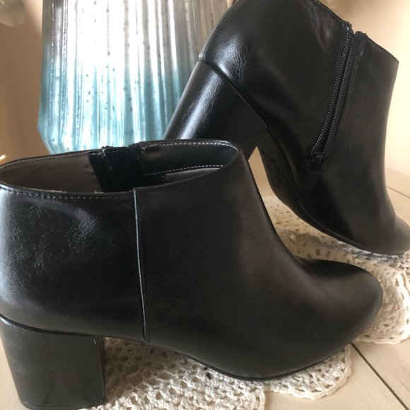 Black booties size 8.5 - Picture 4 of 6